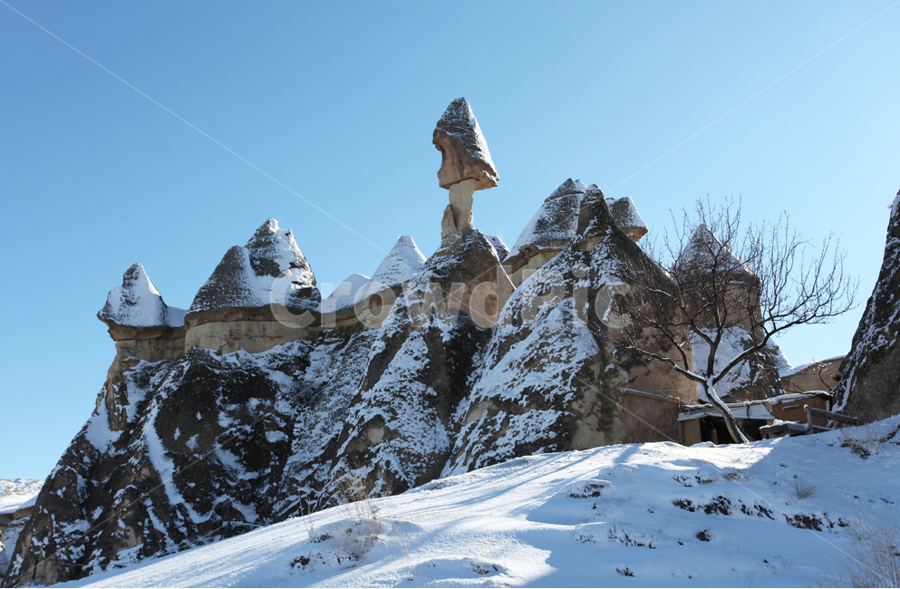 터키카파도키아,암굴도시,기암괴석,동굴집,바위,겨울,계절,winter,season,해외,외국,세계,foreign,oversea,world,건축물,건물외관,exterior,building,structure,architecture,construction