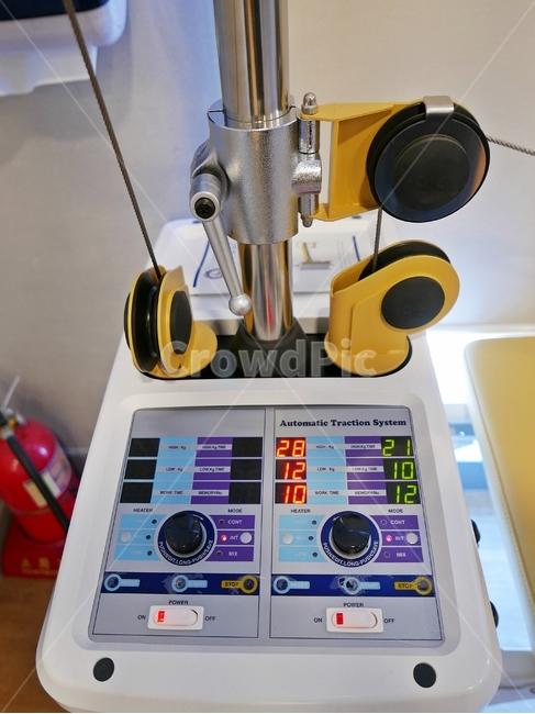 bed,back treatment,knob,line,rope,yellow,traction,Operation,inside,Traction therapy device,treatment device,neck treatment,lawmaker,hospital,dashboard,digital,fire extinguisher,therapy,Physiotherapy,count,handle,treatment equipment,Pain Clinic,Oriental me