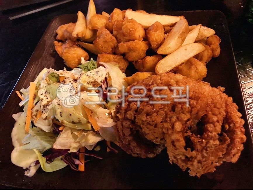 Beer snacks,Fried octopus legs,Fried whole chicken,chicken,salad,octopus,fried food,snack,vegetable,Wedge Potato,potato,Fried Chicken,ingredients,cooking,Octopus Leg Chicken,delicacy,boneless,Drink snacks,Octopus Chicken,cook,fried octopus,whole octopus l