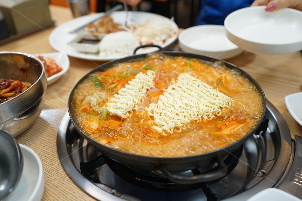 찌개,부대찌개,반찬,국물,국물요리,술안주,해장,안줏거리,먹방,음식,한국식,식사,먹거리,찌개요리,라면,라면사리,음식,식재료,요리,food,cook,meal,dishes,food reserves,면류,면요리,noodles,한식,한국음식,한국요리,korean food,korean dishes,korean meal,korean cook