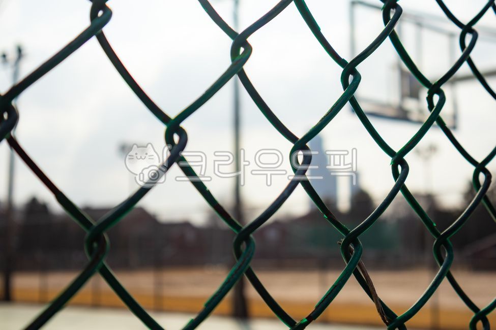 barbed wire,park,sign,warning,wire mesh,wire,playground,basketball court