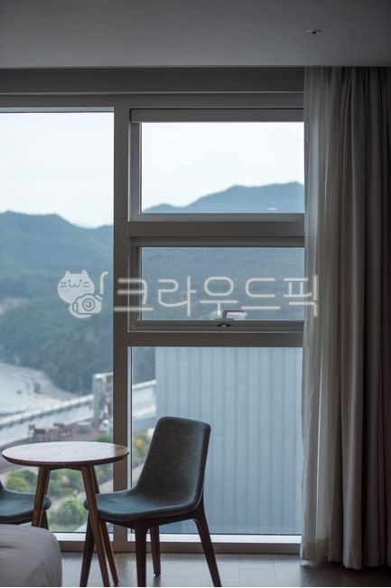 실내,인테리어,가구,테이블,유리창,커튼,의자,응접실,조망,경치,숙소