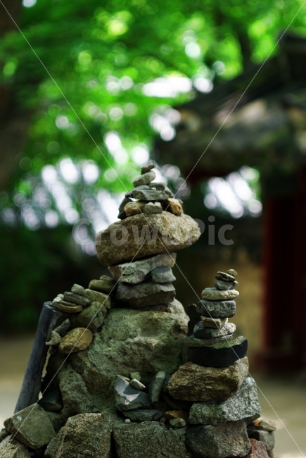 전통건축,사찰,돌탑,기도,한옥,기와,불국사,경주,관광지,여행,가족여행,나들이,유적지,수학여행,한옥문,대문,쪽문,천년고도,한국전통,한국문화,korean traditional,korean culture,종교,신앙,religion,belief,faith