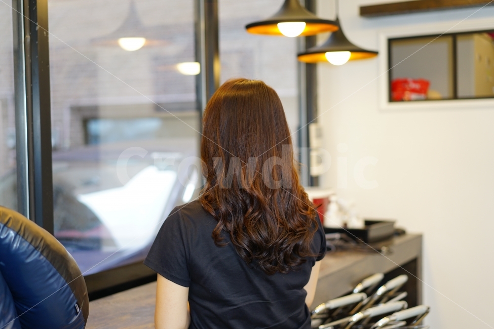 	미용실,헤어샵,퍼머,스타일,손질,뒷태,여자,머리스타일,여성,웨이브펌,웨이브,헤어스타일,굵은웨이브,헤어숍,세팅펌,사람,인물,인간,people,person,woman,female,뷰티,미용,사람,인물,인간,human,person,여성,여자,woman,female,lady,뷰티,미용,beauty treatment