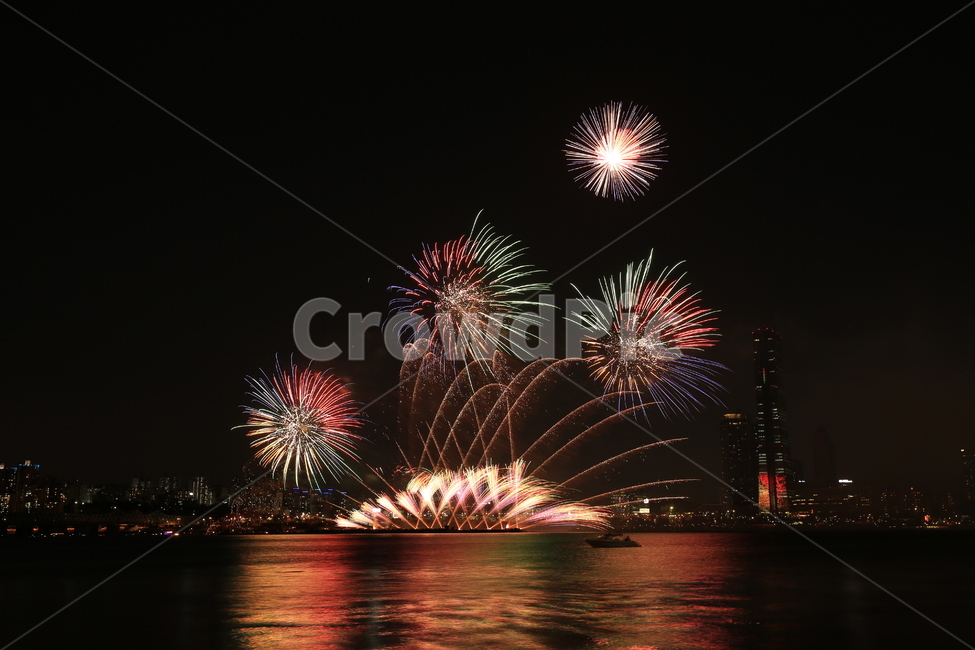 불꽃놀이,불꽃축제,여의도불꽃축제,세계불꽃축제,붉은나무,붉은하늘,야경,밤,풍경,nightscape,night,landscape,축제,행사,festival,carnival,event,nature,자연,outdoors,옥외