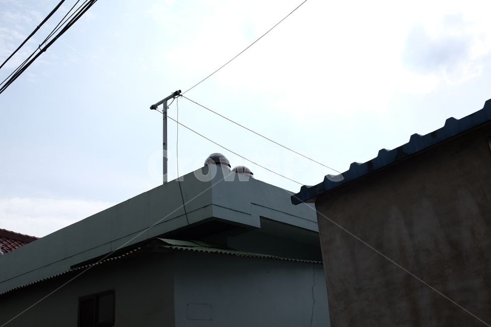 장독대,처마,빨랫줄,담벼락,전선,crock,eaves,clothesline,wall,wire,건축물,건물외관,exterior,building,structure,architecture,construction
