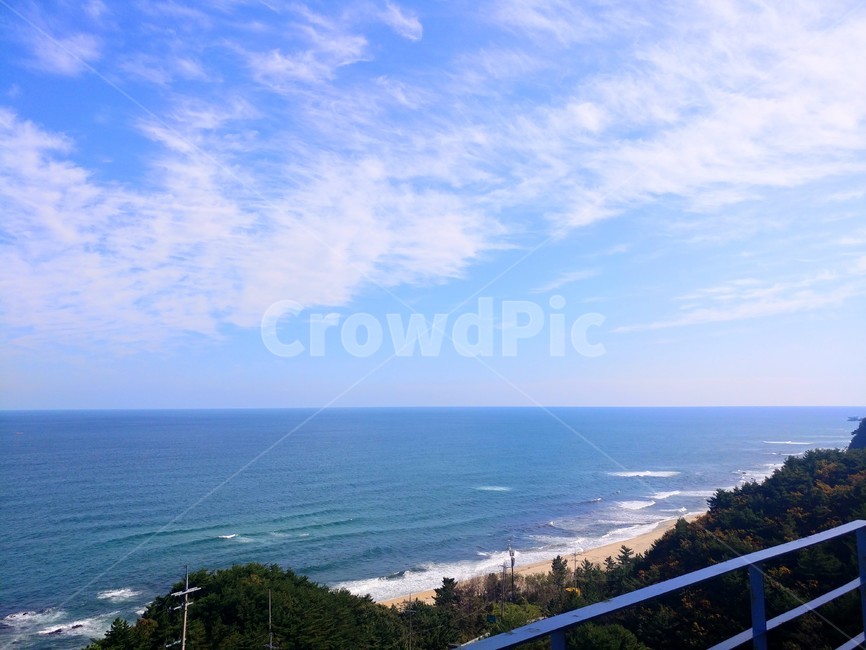 하늘,구름,해변,산,나무,햇빛,푸른,바다,sky,cloud,sea,ocean,오션,파란,파란색