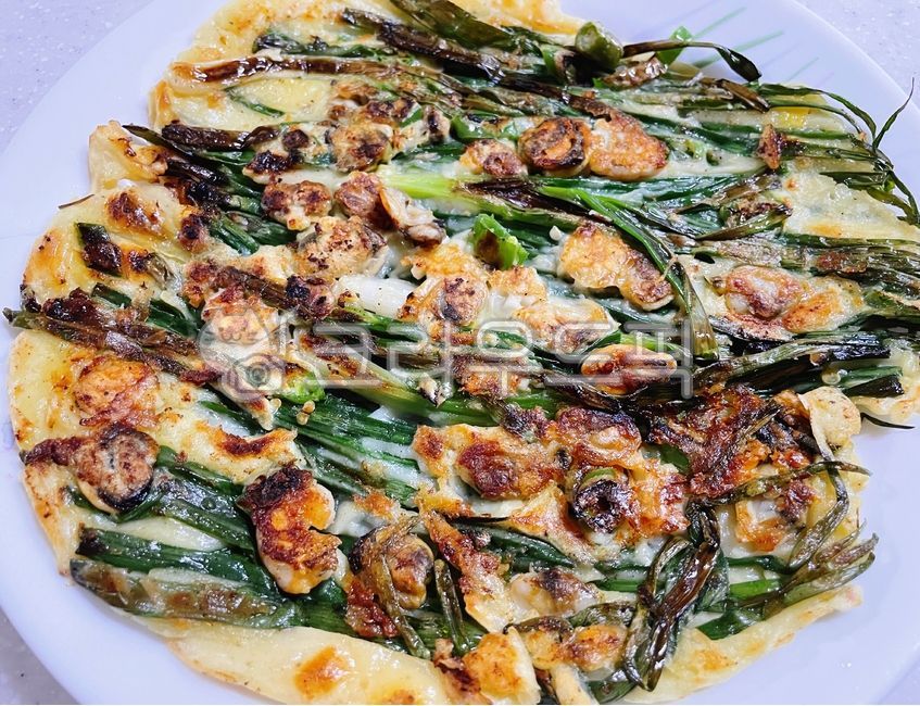 해물파전,해물전,파전,부침,부침개,해물,해산물,홍합,조개,전,칵테일새우,새우,오징어,청양고추,바지락,고추,음식,요리,식사,식재료,food,dish,cook,meal,seafood