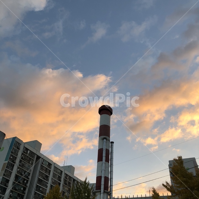 구름,하늘,아파트,둑,맑은하늘,건축물,건물외관,exterior,building,structure,architecture,construction