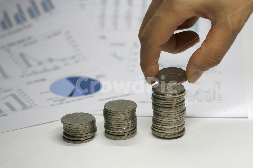 동전,금융,보고서,그래프,손,금융,돈,finance,banking,money,비즈니스,사업,business,service,work,연출,컨셉,콘셉,direction,concept