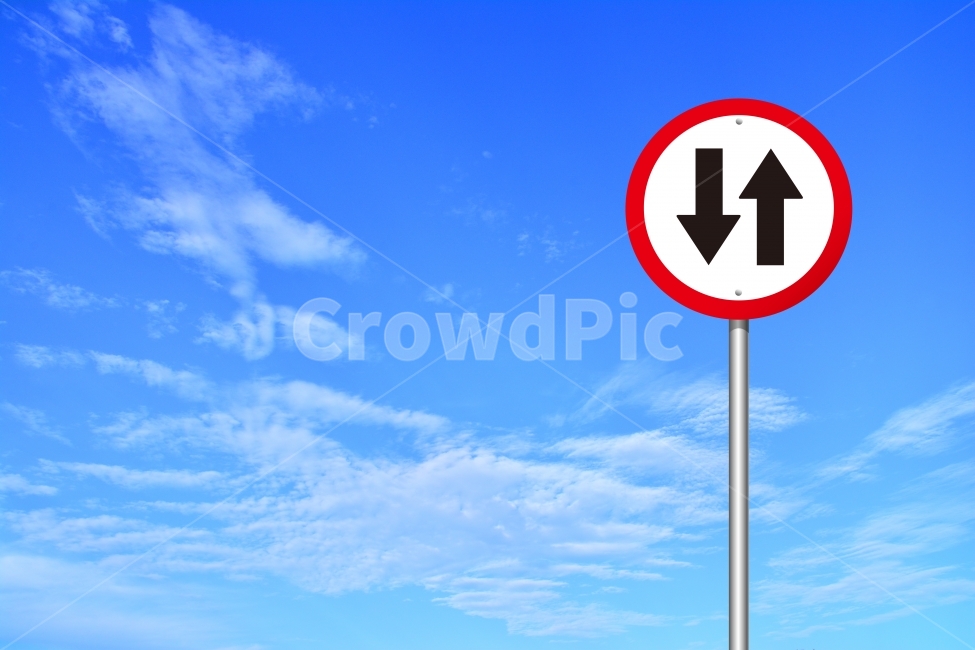 표지판,싸인,도로표지판,화살표,이정표,방향,지표,선택,갈림길,인생,삶,결정,choice,road,life,sign,trafficsignage,aroadign,갈등,길위에서,망설임,상징,기호,표시,의미,하늘,구름,arrow,생각,신중한,myway,나의길,삶의지표,미래,가야할길,전망,투자,증권,매매,앞으로,뒤로,빨강색,원형,전진,후퇴,교통,교통수단,traffic,transportation