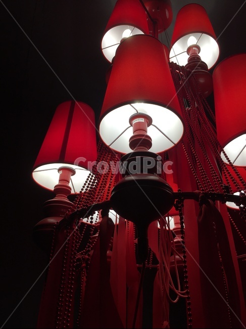 조명,레드,장식,빛,샹들리에,red,light,조형물,빨강,인테리어,화려한,관능적인,전구,인테리어,실내디자인,interior design