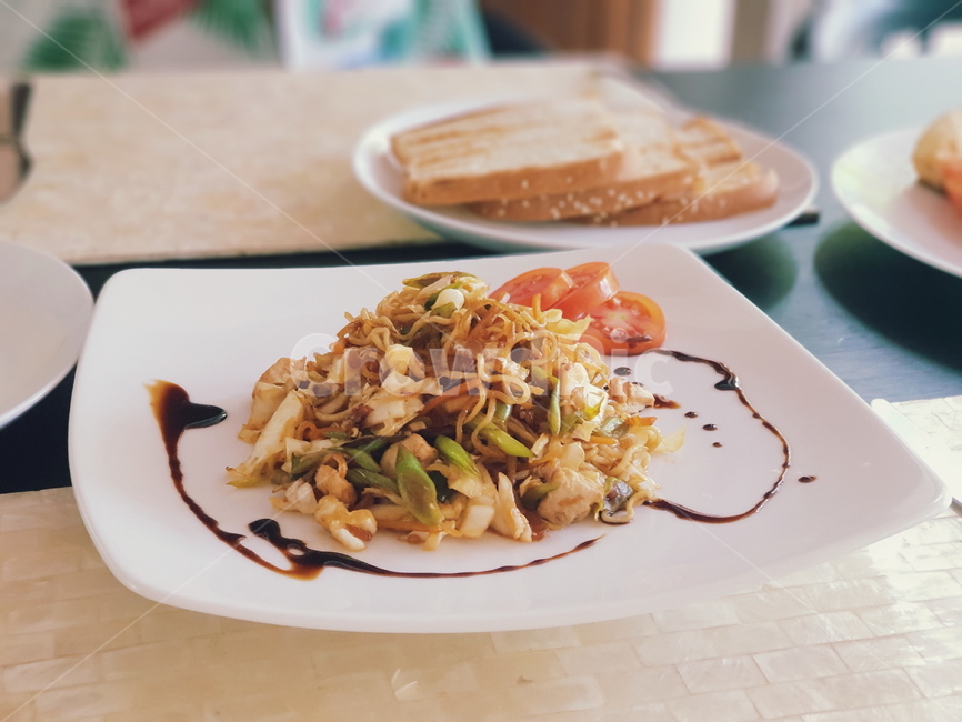팟타이,padthai,아침,아침식사,breakfast,발리,동남아,접시,빵,식빵,bali,plate,bread,food,음식,테이블,테이블세팅,table,tablesetting,요리,cooking,음식,식재료,요리,food,cook,meal,dishes,food reserves