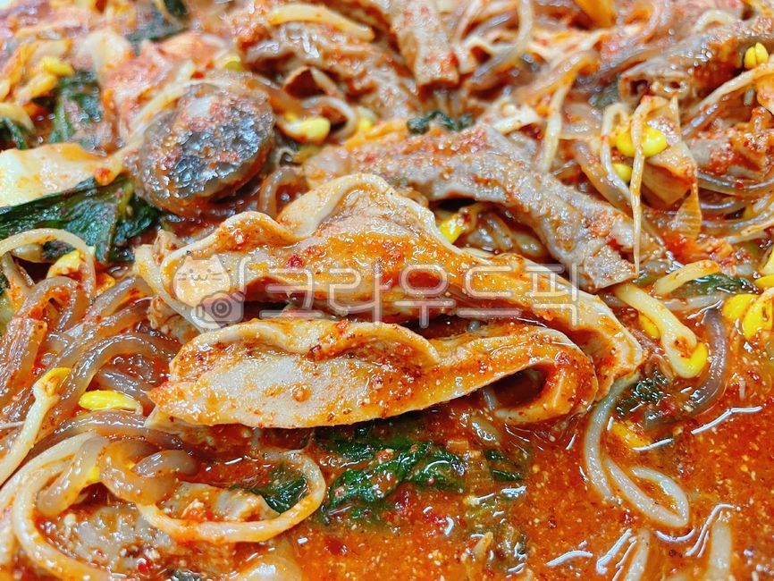 Stirfried Sundae,Bean sprouts,Stirfried pork tripe,beef tripe,cook,Stirfried tripe,Pork tripe,vegetable,food,badger,meal,Stirfried beef tripe,Stirfried Sundae Gopchang,dish,Badger Gamtu,Sesame
