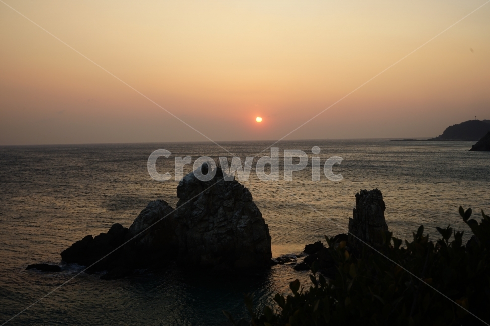 추암해변,촛대바위,겨울바다,일출,동해바다,자연,자연,풍경,nature,landscape,한국자연풍경,한국자연경관,korea nature landscape,promontory,곶,outdoors,옥외