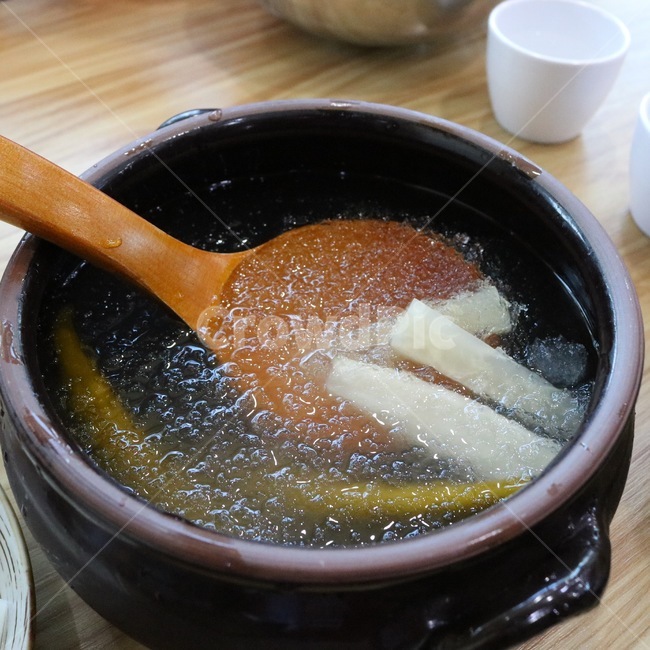 여름,음식,동치미,무,얼음,살얼음,고추,summer,natsu,food,tabemono,radish,daikon,ice,koori,chili,tougarashi,여름,계절,summer,season,한국전통,한국문화,korean traditional,korean culture,음식,식재료,요리,food,cook,meal,dishes,food reserves,한식,한국음식,한국요리,korean food,korean dishes,korean meal,korean cook,bowl,사발,spoon,숟가락,식사,dish