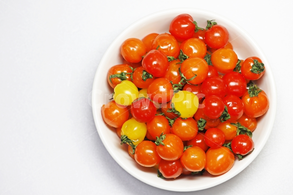 토마토,방울토마토,빨강,노랑,오렌지,유리병,물병,배경,맛있는,과일,식재료,디저트,음식,물방울,tomatoes,cherrytomatoes,red,후식,yellow,orange,glassbottles,fire,채소,야채,background,delicious,fruit,ingredients,dessert,food,waterdrops,식물,plant