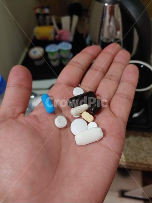 약,알약,현대인병,병,환자,약중독,중독,human,사람,인간,person,의료,의학,병원,medical,hospital,clinic