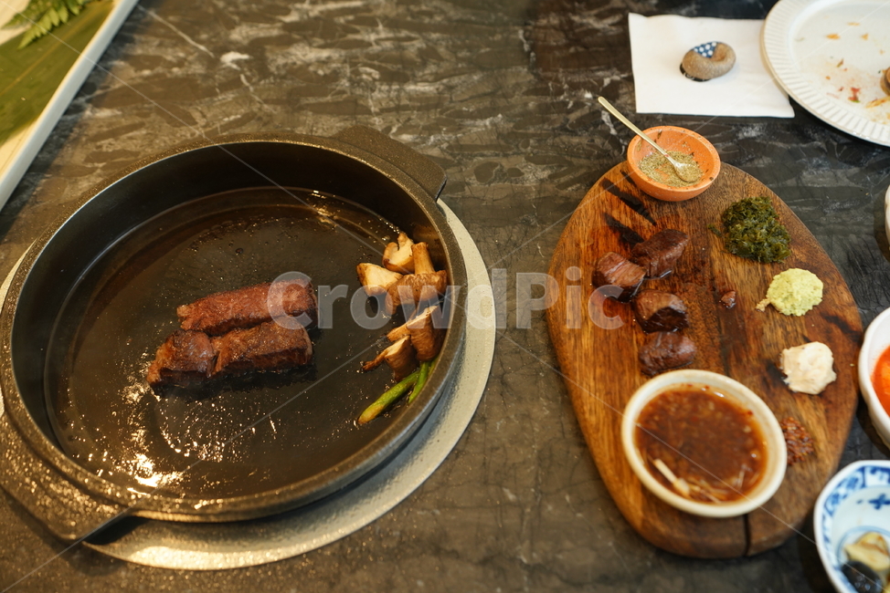 식사,먹거리,육식,육류,소고기,구이,안주,불판,음식,food