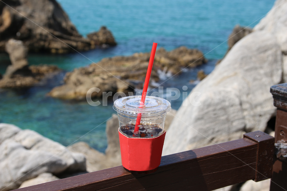 커피,해변,바다,바위,산책,추상,봄,햇살,휴식,힐링,치유,커피,카페,coffee,cafe