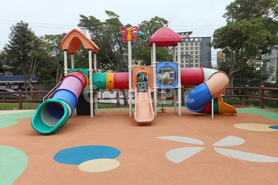 어린이놀이터,어린이,놀이터,놀이기구,놀이,기구,공원,미끄럼,미끄럼틀,풍경,구조물,시설물,공공,공공시설,바닥,공간,배경,백그라운드,한국,놀이공원,놀이동산,놀이터,amusement park,playground