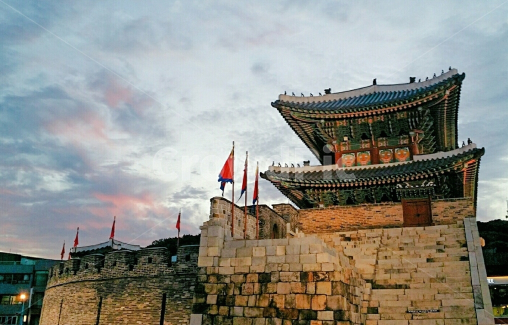 building,건물,architecture,건축물,temple,신사,shrine,탑,pagoda,신전,worship,하늘,구름,야외,노을,석양,수원,화서,팔달문,유네스코