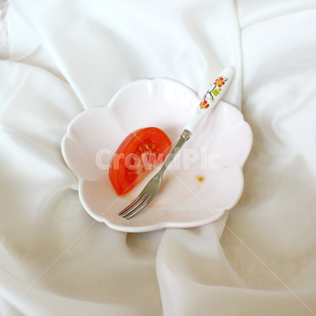 감성사진,토마토,채소,식재료,열매,음식,붉은색,붉은과일,red,tomato,연출,컨셉,야채,과일,포크,음식,식재료,요리,food,cook,meal,dishes,food reserves,채소,야채,vegetables