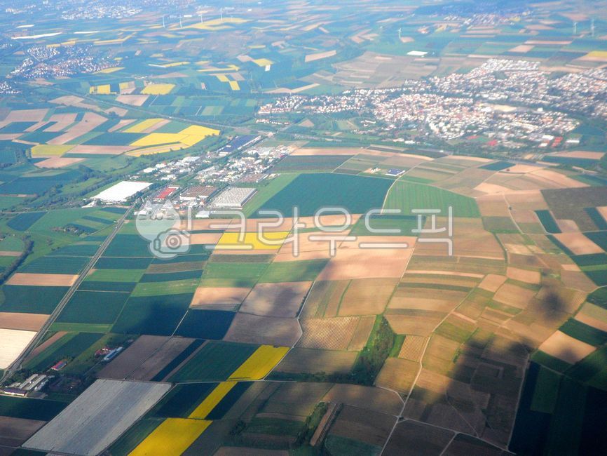 독일,프랑크푸르트,들판,밭,농업,시골,풍경,해외,세계,해외풍경,세계자연풍경,해외자연풍경,외국자연풍경,옥외,비행기,자연,산,녹색,땅,germany,frankfurt,field,agriculture,landscape,overseas,world,overseaslandscape,worldnaturallandscape,naturaloverseaslandscape,foreignnaturallandscape,outdoors,airplane,nature,mountain,countryside,green,land