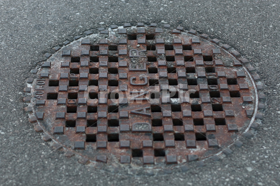 drain,배수,hole,구멍,manhole,맨홀,sewer,하수,road,street,dirty,gray