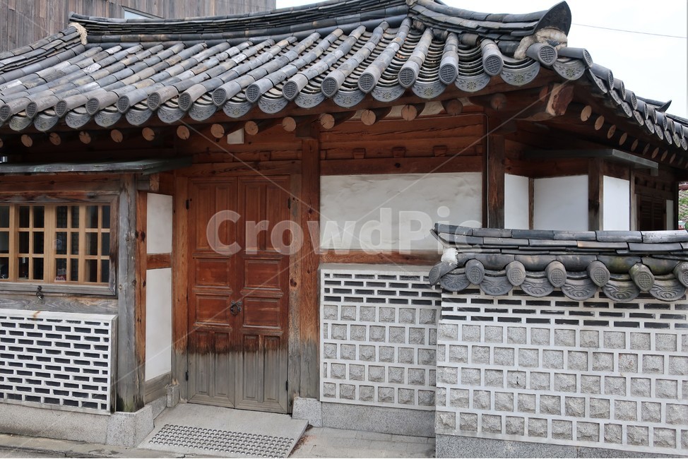 전통,빈티지,한옥,북촌,서울,한국,대한민국,집,디자인,창문,창호,건축,건축물,동양,문화,스타일,목재,주택,기와,지붕,처마,돌담,고풍,보존,보호,남산골,전통미,가옥,대문,한국전통,한국문화,korean traditional,korean culture,건축물,건물외관,exterior,building,structure,architecture,construction