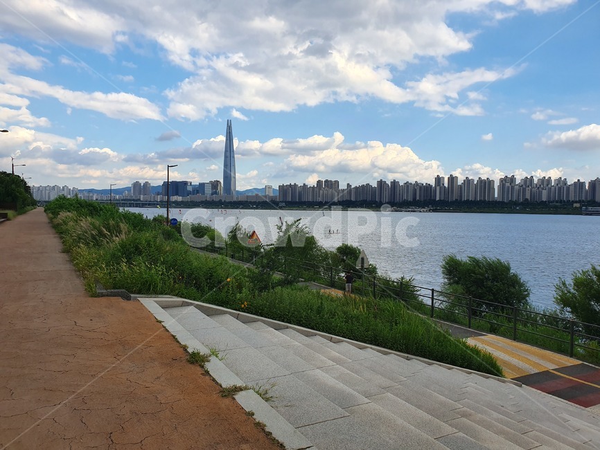 도시,첨탑,마천루,강,자연,도시와자연,도시,풍경,city,landscape,한국도시풍경,한국도시경관,korea cityscape,steeple,뾰족한 탑,architecture,건축물,spire,building,건물,tower,탑