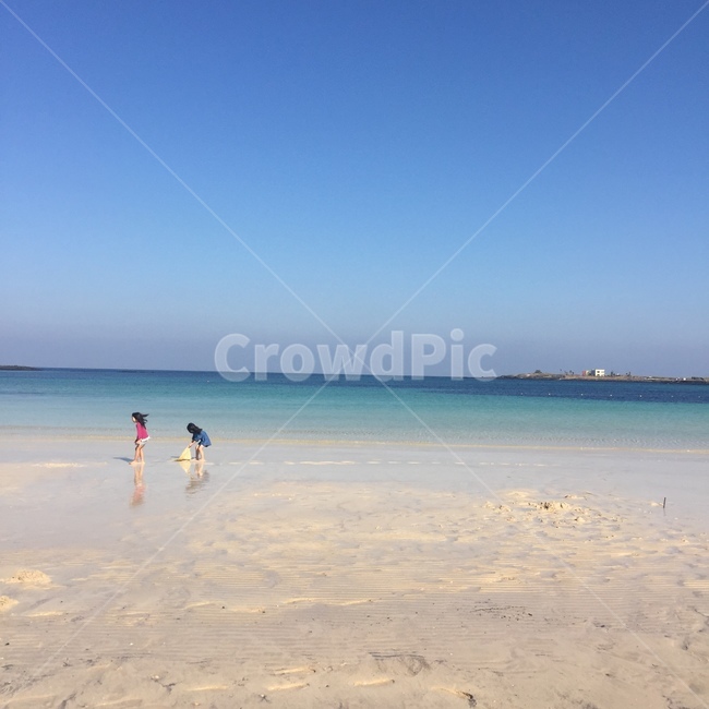 제주도,바다,하늘,제주바다,파랑,아이들,모래사장,푸른바다,푸른하늘,자연,풍경,nature,landscape,해변,바다,beach,sea,shoreline,해안선,water,물,ocean,대양,outdoors,옥외