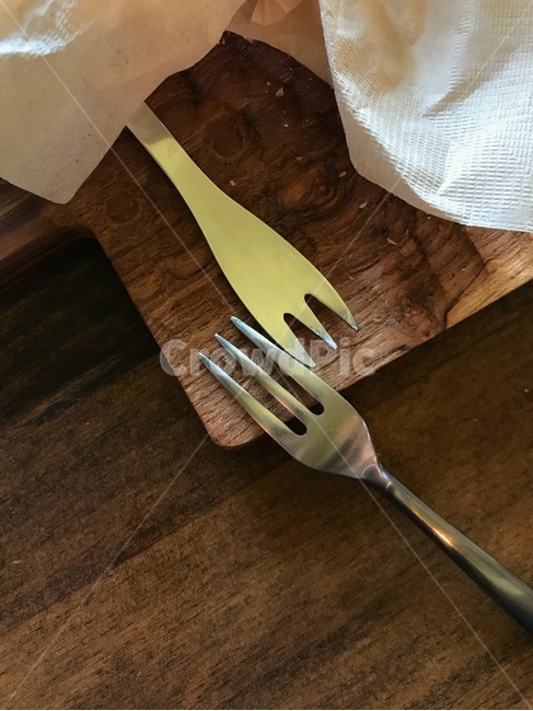 포크,쌍,커플,냅킨,온더테이블,사물,물건,오브젝트,thing,object,matter