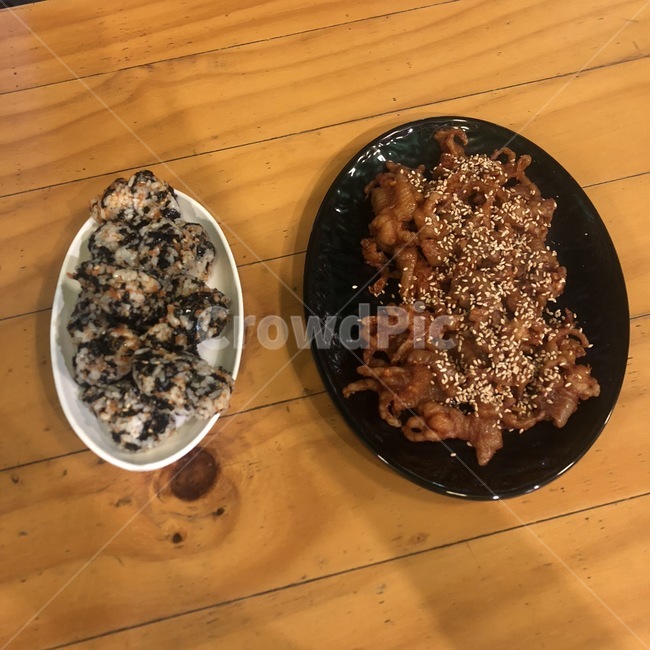 닭발,주먹밥,한식,매운음식,음식,요리,식사,안주,술안주