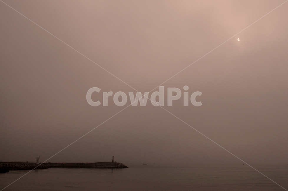 등대,바다,달,밤바다,인구해변,lighthouse,sea,moon,파도,wave,port,항구,feeling,감성,자연,nature,달밤,moonlight,흑백사진,고요함,silence,인구항,인구해수욕장,해변,해수욕장,배경화면