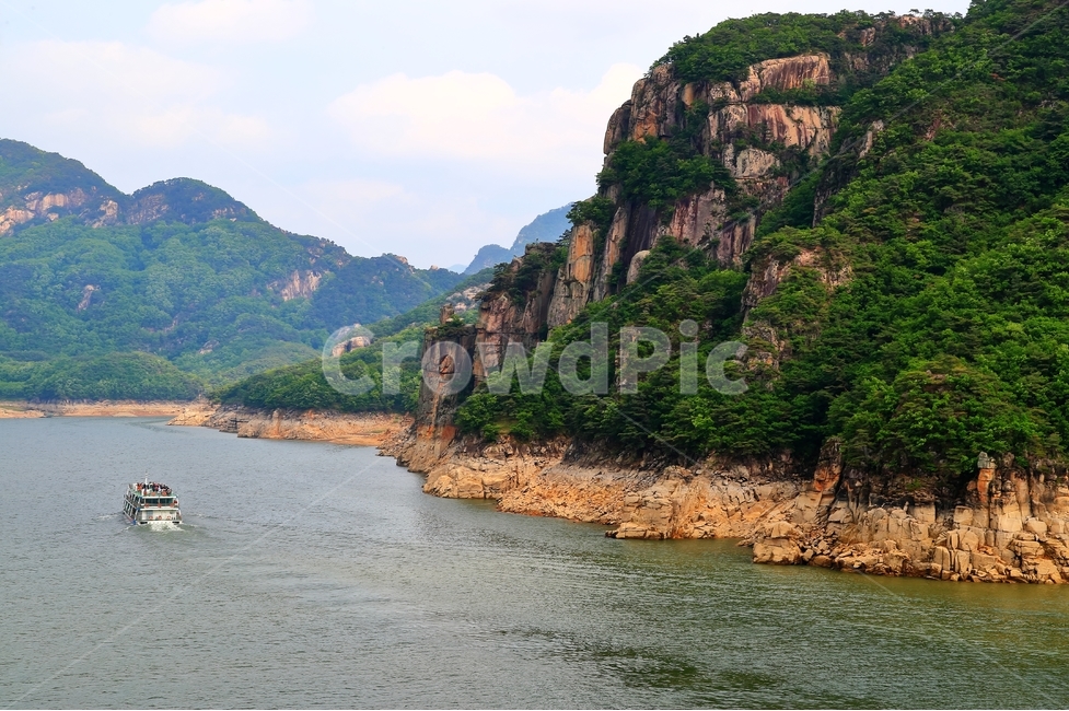 옥순봉,청풍호,암릉,단양,유람선,자연,풍경,nature,landscape,한국자연풍경,한국자연경관,korea nature landscape,여행,휴가,traveling,vacation,trip,교통,교통수단,traffic,transportation,outdoors,옥외,cliff,낭떠러지,promontory,곶