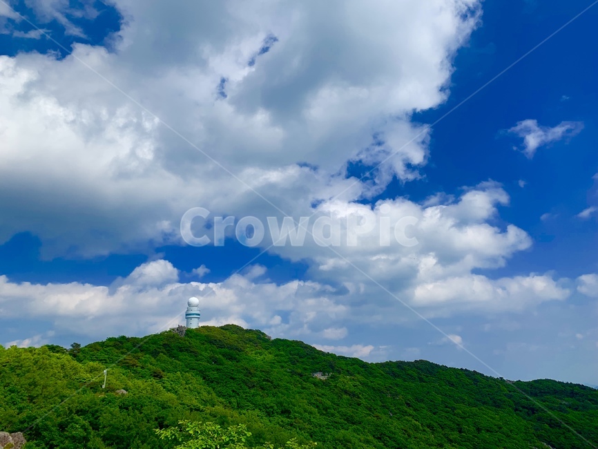 산,mountain,산정상,나무,하늘,구름,꼭대기