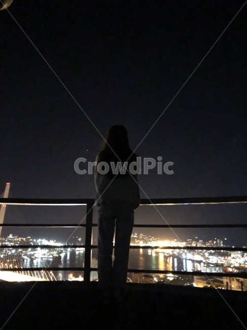 여자,뒷모습,밤,경치,여자뒷모습,사람,인물,인간,human,person,여성,여자,woman,female,lady