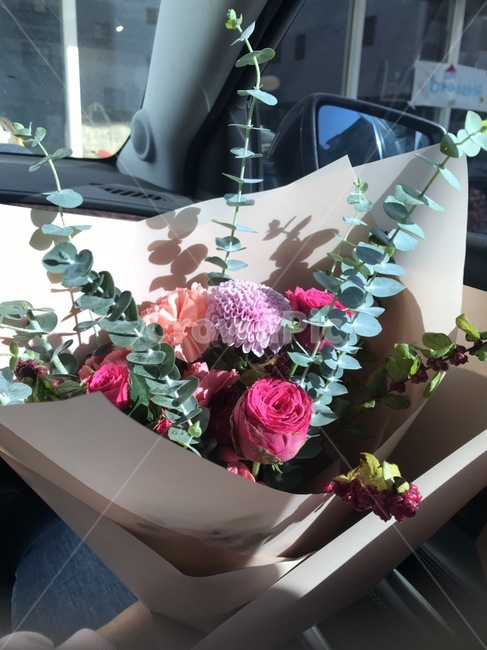 꽃,꽃다발,생일,생일선물,여자친구,커플,로맨틱,장미,유칼립투스,flowers,bouquet,roses,couple,romentic,love,birthday,anniversary