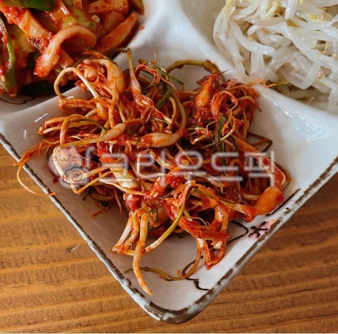달래무침,달래,참깨,깨,숙주나물볶음,숙주나물무침,숙주나물,나물무침,나물볶음,무침,볶음,양념,나물,음식,식사