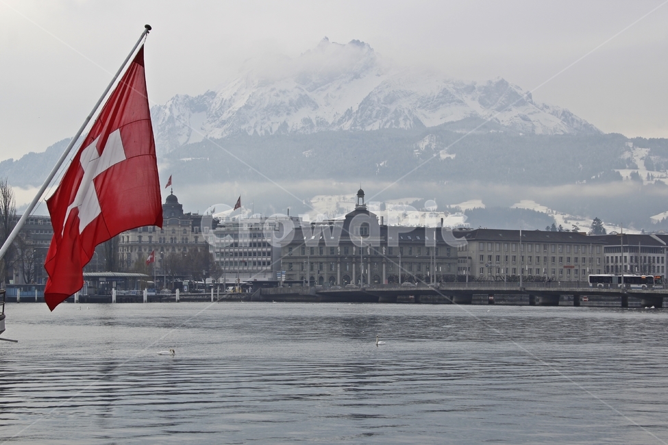 스위스,스위스국기,루체른,만년설,호수,swiss,switzerland,luzern,도시,풍경,city,landscape,해외,외국,세계,foreign,oversea,world,세계도시풍경,해외도시풍경,외국도시풍경,world cityscape,symbol,상징,flag,깃발