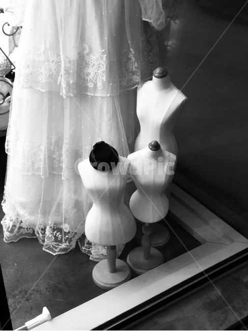 옷,흑백,쇼윈도,마네킹,하얀색,패션스타일,의상,fashion,style,쇼핑,shopping,흑백,모노톤,monochrome,black and white