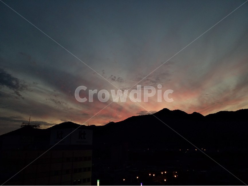 풍경,하늘,노을,구름,산,자연,풍경,nature,landscape,실루엣,그림자,silhouette,shadow,outdoors,옥외,dusk,황혼,sunset,일몰,sky,dawn,새벽,red sky,붉은 하늘