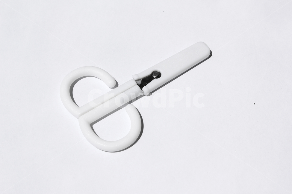 scissors,가위,도구,문구류,금속,문구,blade,clippers,closeup,cut,cutter,handle,metal,nobody,object,pair,sharp,silver,single,stainless,steel,tailor,tool,white,의료기기,의료용품,용품,물건,사물,흰색,화이트,하얀색,뚜껑,손잡이,학용품,문구류,사무용품,school supplies,stationery,office supplies,누끼,remove background