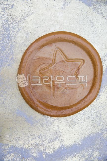 달고나,dalgona,오징어게임,squidgame,영화오징어게임,moviesquidgame,달고나게임,dalgonagame,과자,군것질,간식,snack,음식,food,사탕,캔디,candy,뽑기,draw,띠기,belt,한국전통과자,koreantraditionalsweets,한국전통음식,koreantraditionalfood,주전부리,mainbeak,오징어케임캐릭터,squidgamecharacter,옛날과자,oldfashionedsweets,배경,background,달고나만들기,makingdalgona,바턍백그라운드,backgrourd,별,star