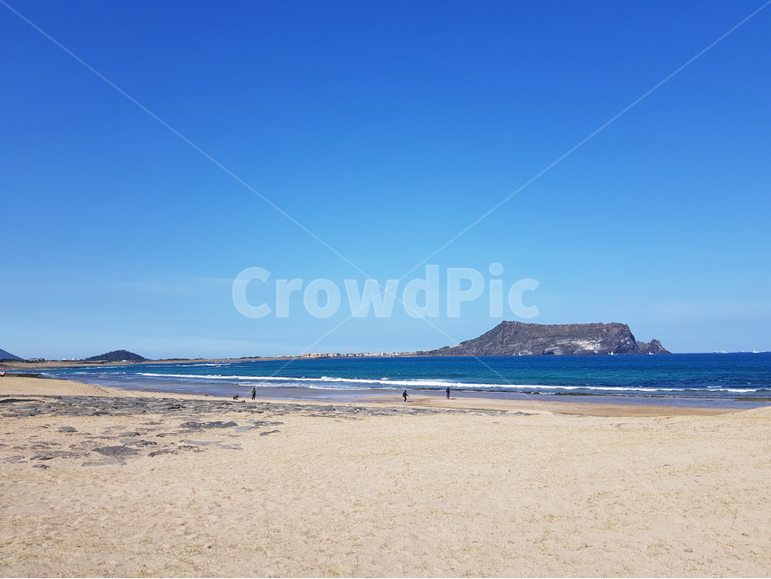 제주도,성산일출봉,바다,모래,하늘,jejuilsand,seongsansunrisepeak,sea,beach,sand,sky,blue,풍경,scenery,landscape,배경,background,자연,풍경,nature,landscape,해변,바다,beach,sea,제주도,jeju,jeju island,outdoors,옥외,land,땅,water,물,shoreline,해안선,ocean,대양,coast,연안