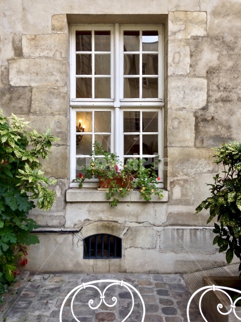 여행,세계여행,유럽여행,프랑스,파리,travel,journey,europe,france,paris,창,창문,화초,window,flower,해외,외국,세계,foreign,oversea,world,건축물,건물외관,exterior,building,structure,architecture,construction