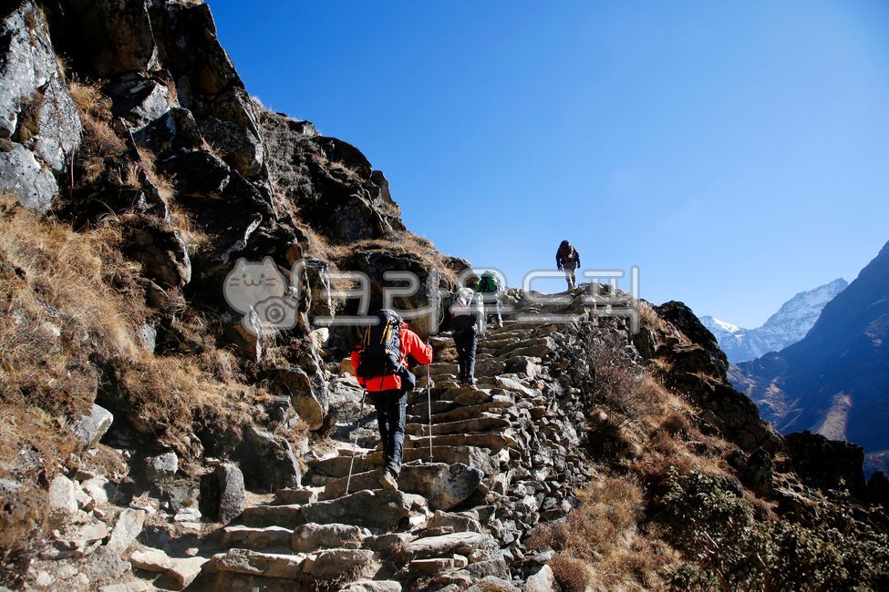 히말라야,트레킹,등산,아웃도어,네팔,산,야외,파란하늘,사람,인간,남자,등산가,등산객,산악인,눈,배낭,에베레스트산,경치,풍경,himalayas,trekking,hiking,nepal,mountains,outdoor,blueskies,people,humans,men,mountainclimbers,snow,backpack,mountaineverest,scenery,스포츠,레저,운동,sports,leisure,exercise