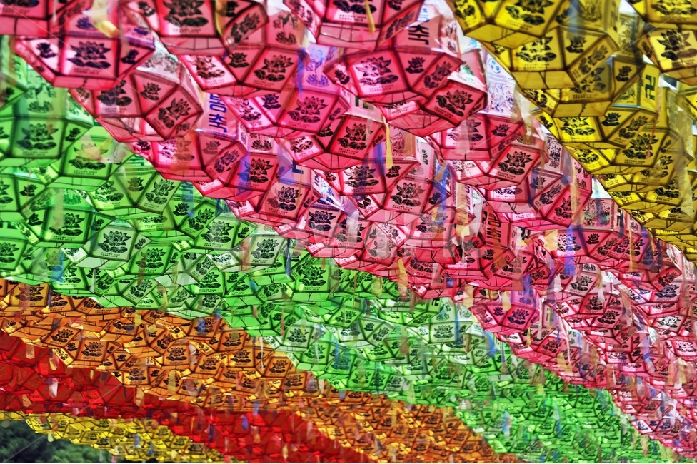 절,사찰,한옥,불교,부처님오신날,신앙,믿음,기도,한국사찰,부산사찰,건축,기와,종교,붓다,한국전통,범어사,한국전통,한국문화,korean traditional,korean culture,종교,신앙,religion,belief,faith,축제,행사,festival,carnival,event,기념일,축하,anniversary,congratulation,celebrate,celebration