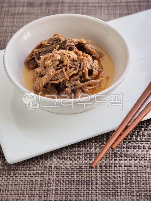 beefstew,beef dish,soy sauce,sidedish,beef,sauce,side dish,beefdish,Korean food,protein,Beef,cooking,braised soy sauce,koreanfood,jangjorim,cuisine,dinner,food,braised beef in soy sauce,meal,background,meat,soysauce